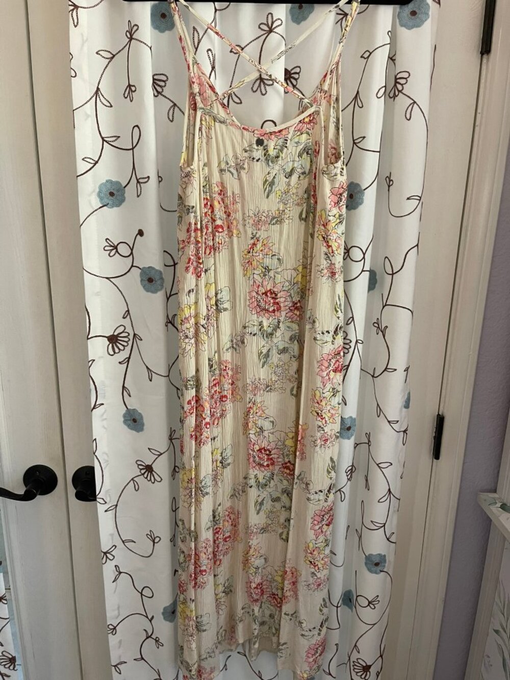 Sz M Billabong Cream Floral Crinkle Cami Dress - Picture 2 of 10